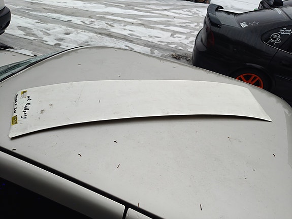Opel vectra a lasikuituinen takalasinlippa