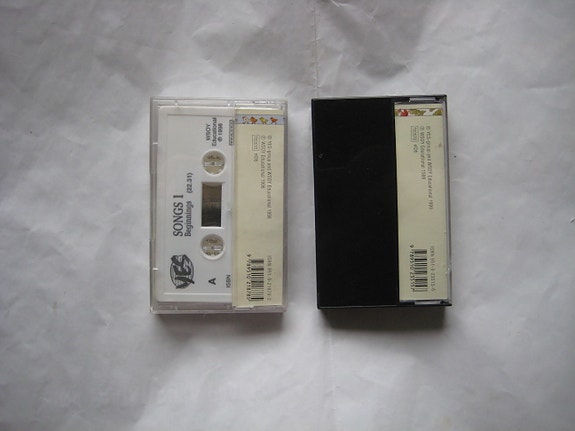 Yes. Songs 1 ja 2. C-kasetit