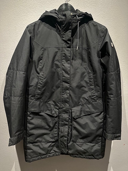 Helly Hansen musta veden- ja tuulenpitävä topattu takki koko M