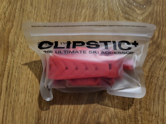 Clipstic laskettelusuksien ja sauvojen pidike