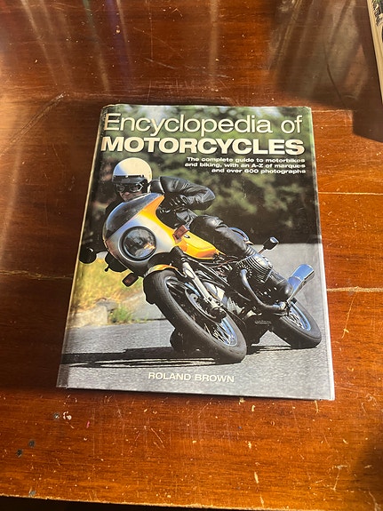 Roland Brown Encyclopedia of Motorcycles kirja