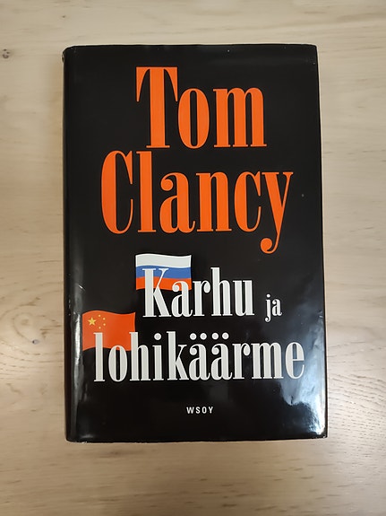 Tom Clancy Karhu ja lohikäärme kovakantinen kirja
