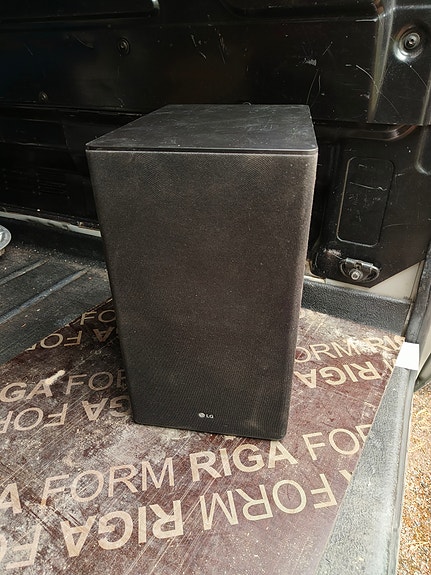 LG SPK8-W langaton subwoofer