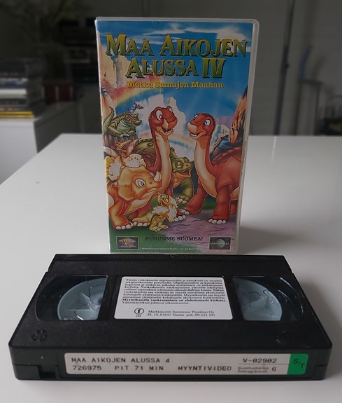 Maa aikojen alussa IV: Matka Sumujen Maahan VHS