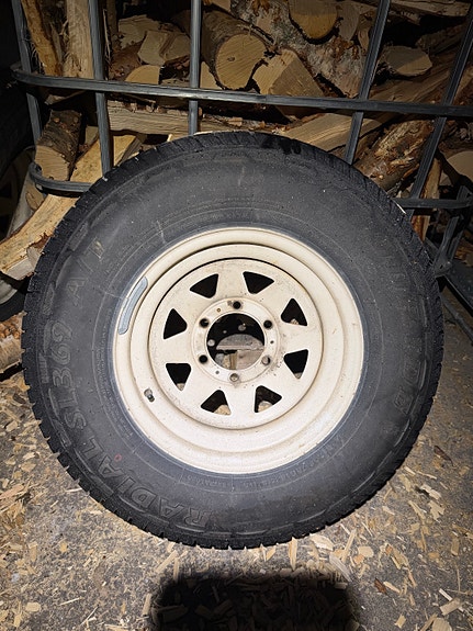Radial sl369 renkaat vanteilla