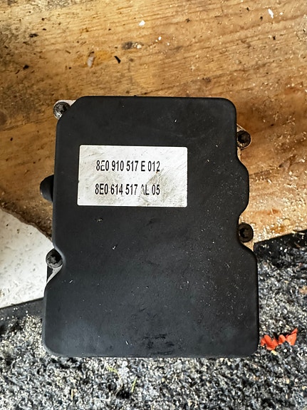 BS-yksikkö / ABS-pumppu – Audi A6 C6 (4F) 3.0 TDI 2006