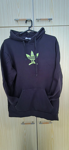 Adidaksen huppari