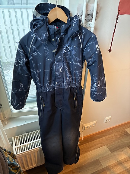 Toppahaalari koko 128, vaatii korjausta