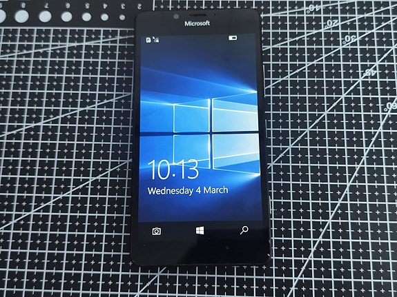 Microsoft Lumia 950 (Windows 10)