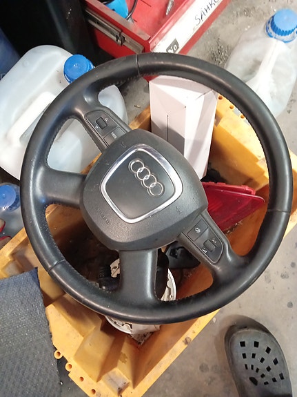 Audi ohjauspyörä musta