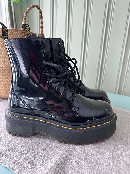 Dr. Martens maiharit 37 musta kiiltonahka