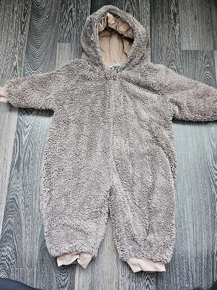 Paksu ruskea teddy haalari