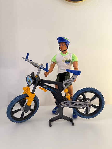Myydään Mattel Max Steel MX4 Rocket Cycle pyörä ja kaksi figuuria vuodelta -99