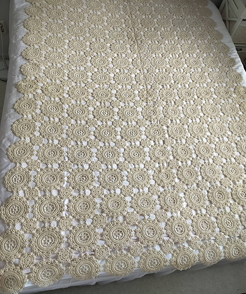 Käsin virkattu sängyn peite, 150 x 200 cm