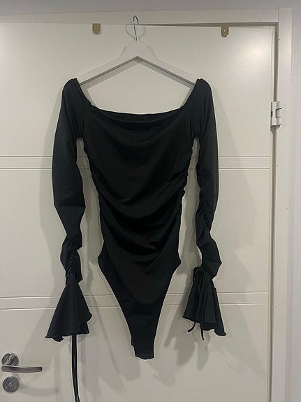 Naisten pitkähihainen body S