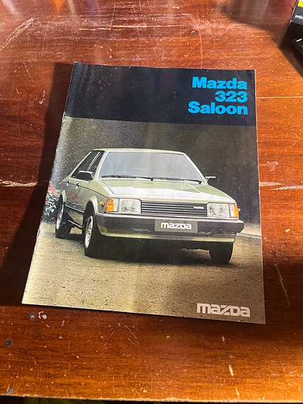Mazda 323 Saloon-esite
