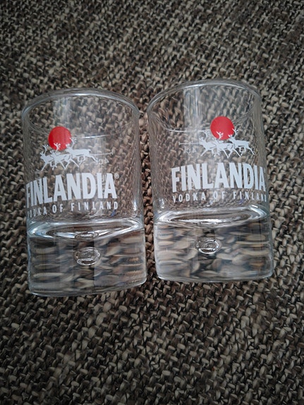 Tapio Virkkalan Finlandia snapsilasit lasi kirkas