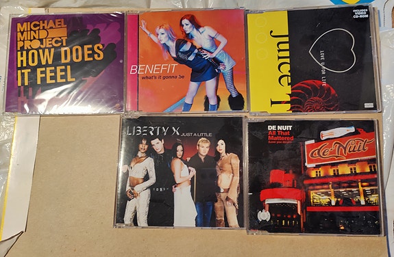 Cd-levyjä