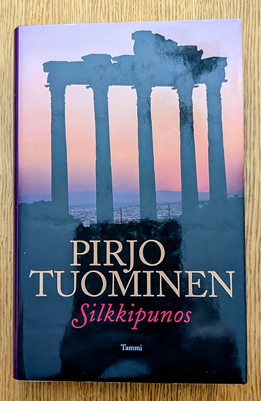 Silkkipunos, Pirjo Tuominen
