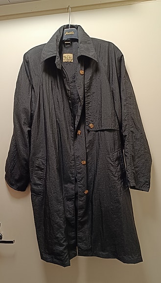 Naisten 90- luvun Vaatehuone pitkä takki musta koko 34 nylon ISO koko
