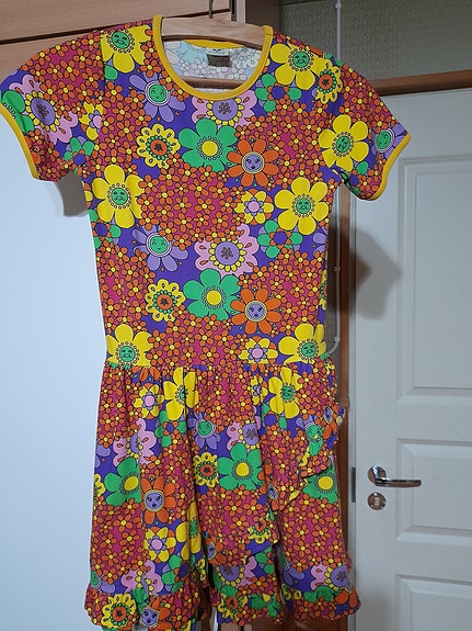 Småfolk kukkamekko koko 134-140 cm