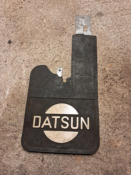Datsun roiskeläppä