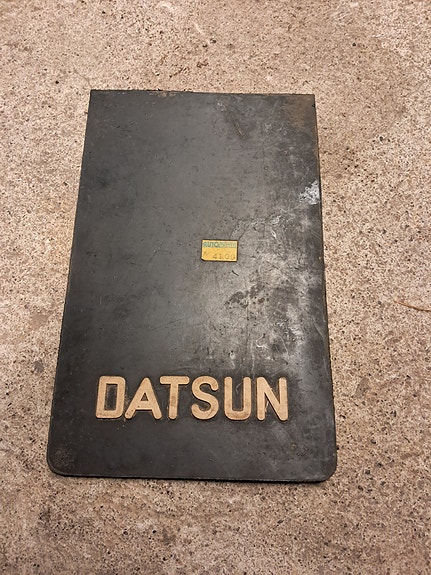 Datsun roiskeläppä