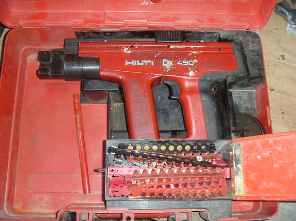 HILTI DX-450 HUOLLETTU NAULAIN