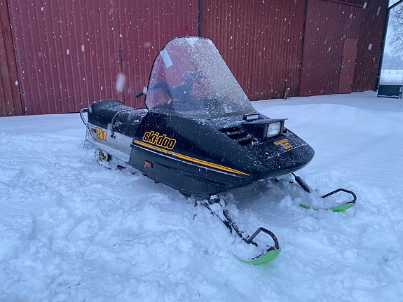 moottorikelkka skidoo safari 377