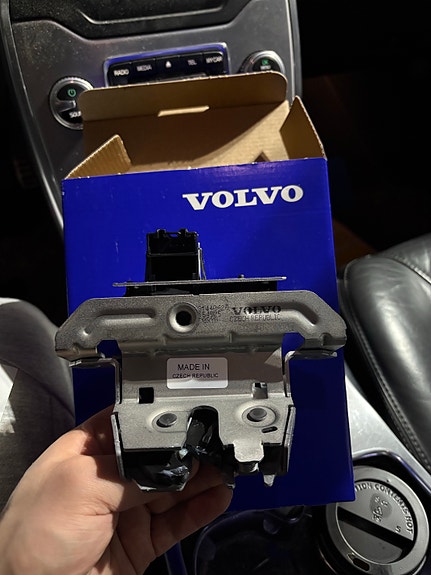 Volvo takaluukun lukko 31440626
