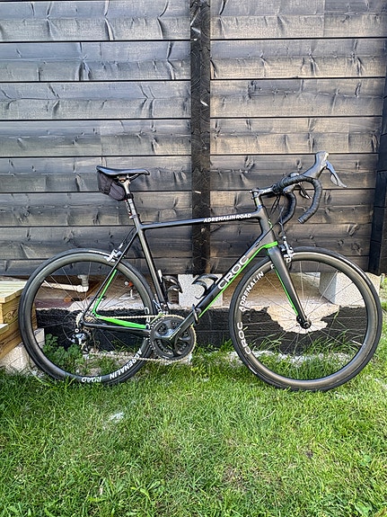 Myynnissä Crocin kevyt hiilikuituinen maantiepyörä koko 58 Shimano Ultegra