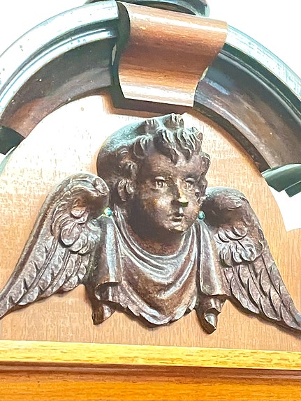Junghans seinäkello heilurilla.