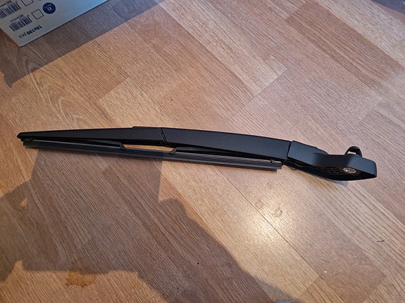 Volvo v70 mk2 takalasin pyyhin, uusi