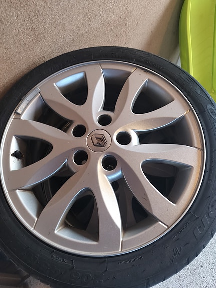 Renault alumiinivanteet renkailla