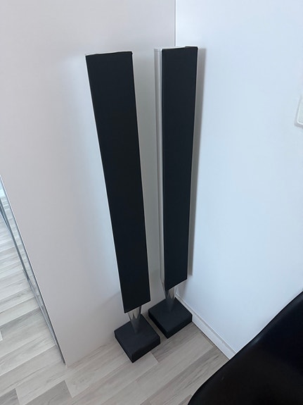 Bang & Olufsen lattiakaiuttimet musta