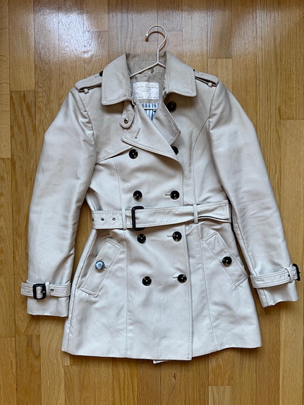 Zara vaaleanbeige trenssi koko M