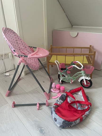 Nuken pyörä, sänky, syöttötuoli/ sitteri, kantokassi,