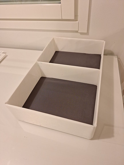 Valkoinen lokerikko / säilytyslaatikko 41x24x8