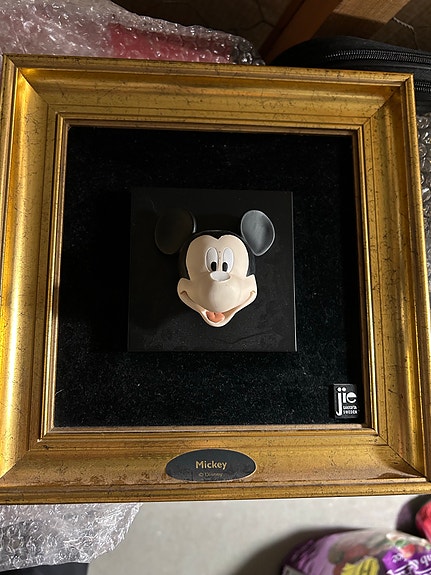 Disney Mickey Mouse taulu kultaisessa kehyksessään