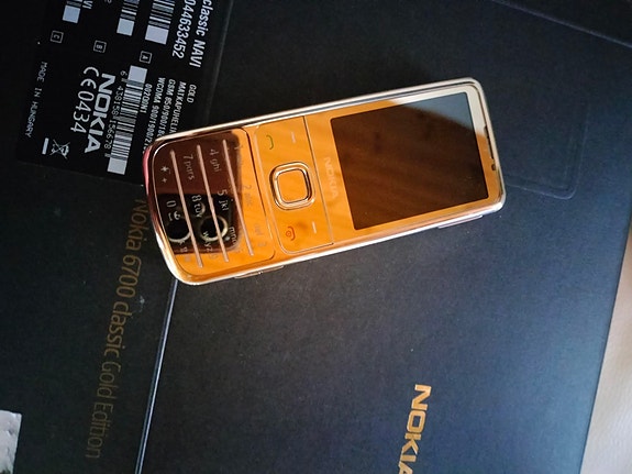 Nokia 6700 classic gold edition