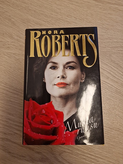Raahe, Pyhäjoki. Nora Roberts Musta ruusu