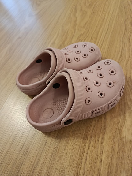 "Crocs". Koko 28. Tytöille