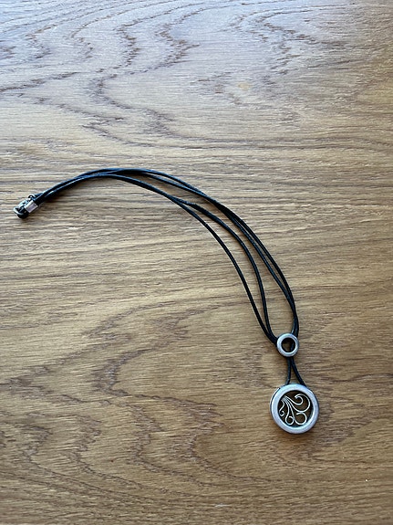Kalevala kaulakoru hopea nahka unisex
