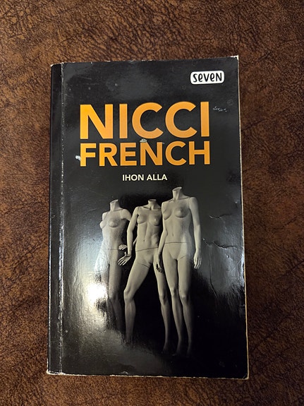 Nicci French Ihon alla kirja