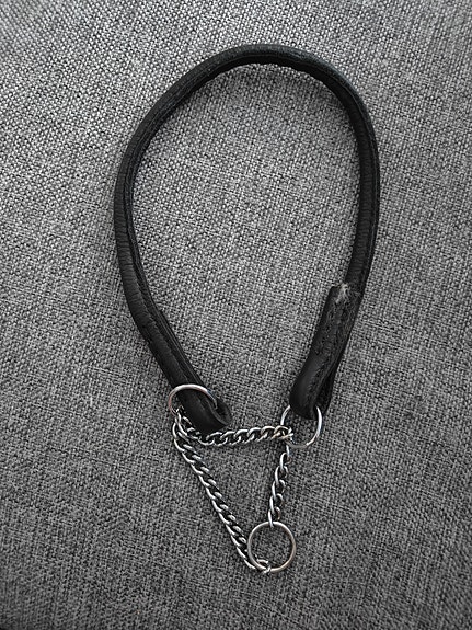 Nahkainen koiran puolikuristava panta metalliketjulla koko 45 cm