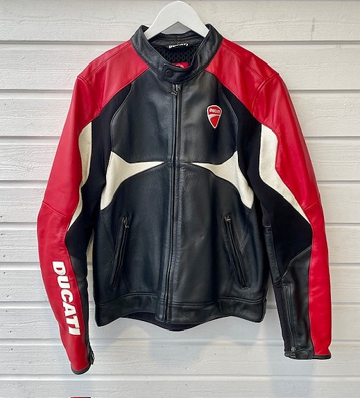 Dainese nahkatakki Ducati