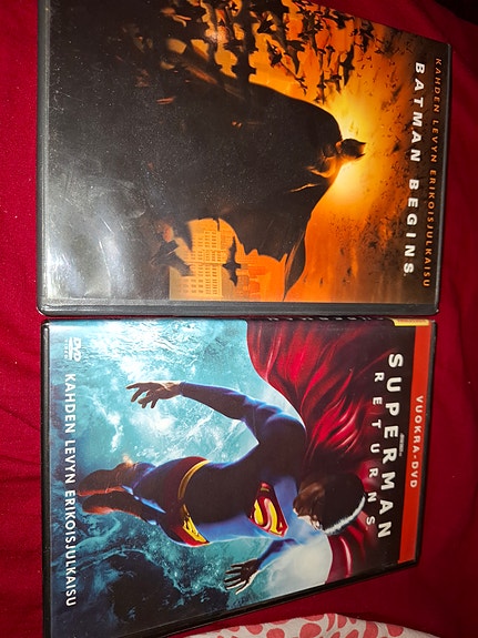Batman Begins ja Superman Returns DVD-elokuvat