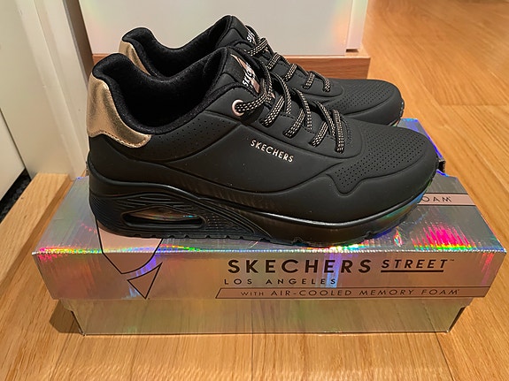 Skechers Street tennarit koko 37 musta