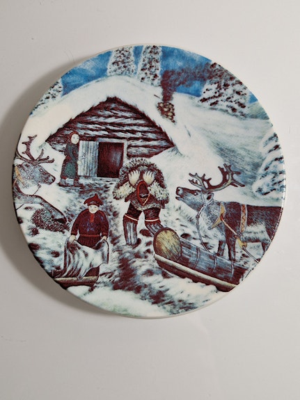 Arabia, Suurikokoinen matkamies seinälautanen, nro 11, 1981 v.