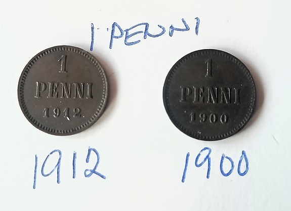 Kaksi 1 pennin kolikkoa 1900-luvun alusta